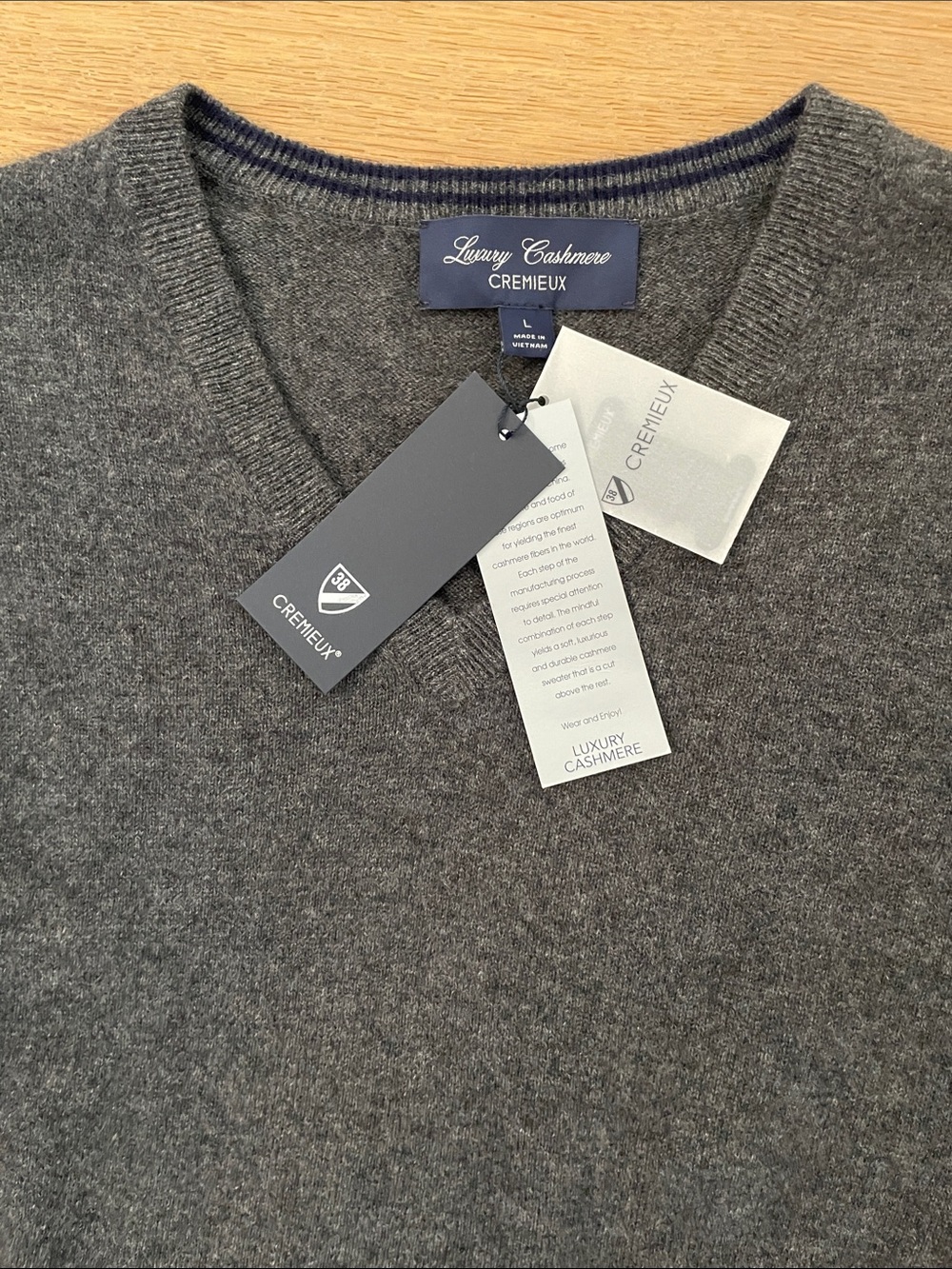 CREMIEUX Luxury Cashmere V Neck Grey Size Large Sweater, NWT